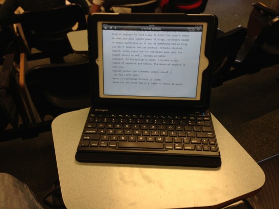 Liệu iPad có thể thay thế các máy tính xách tay tại trường đại học  - 1