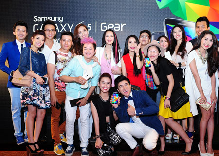 Galaxy S5 ra mắt hoành tráng tại Việt Nam với dàn sao khủng - 1